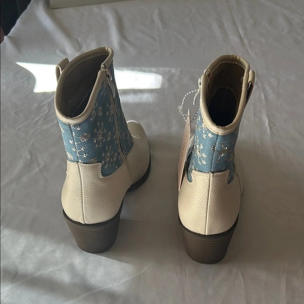 Stylish Cream and Blue Ankle Boots with Elastic Panels